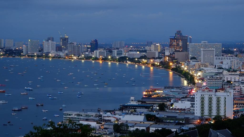 Peak Tower in Phatumnak  Pattaya Bagian luar foto